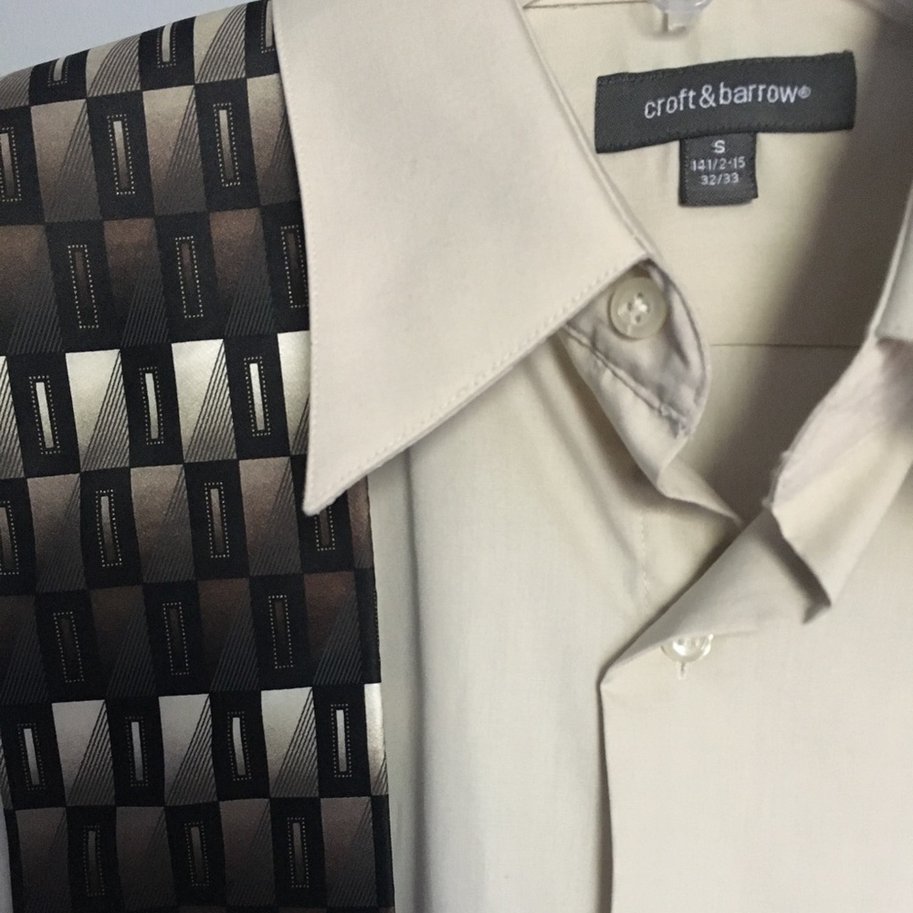 Men tan shirt and tie.New  without tags. Size S